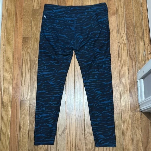 Fabletics Blue and Black Animal Print Leggings Size XLarge - Picture 2 of 4